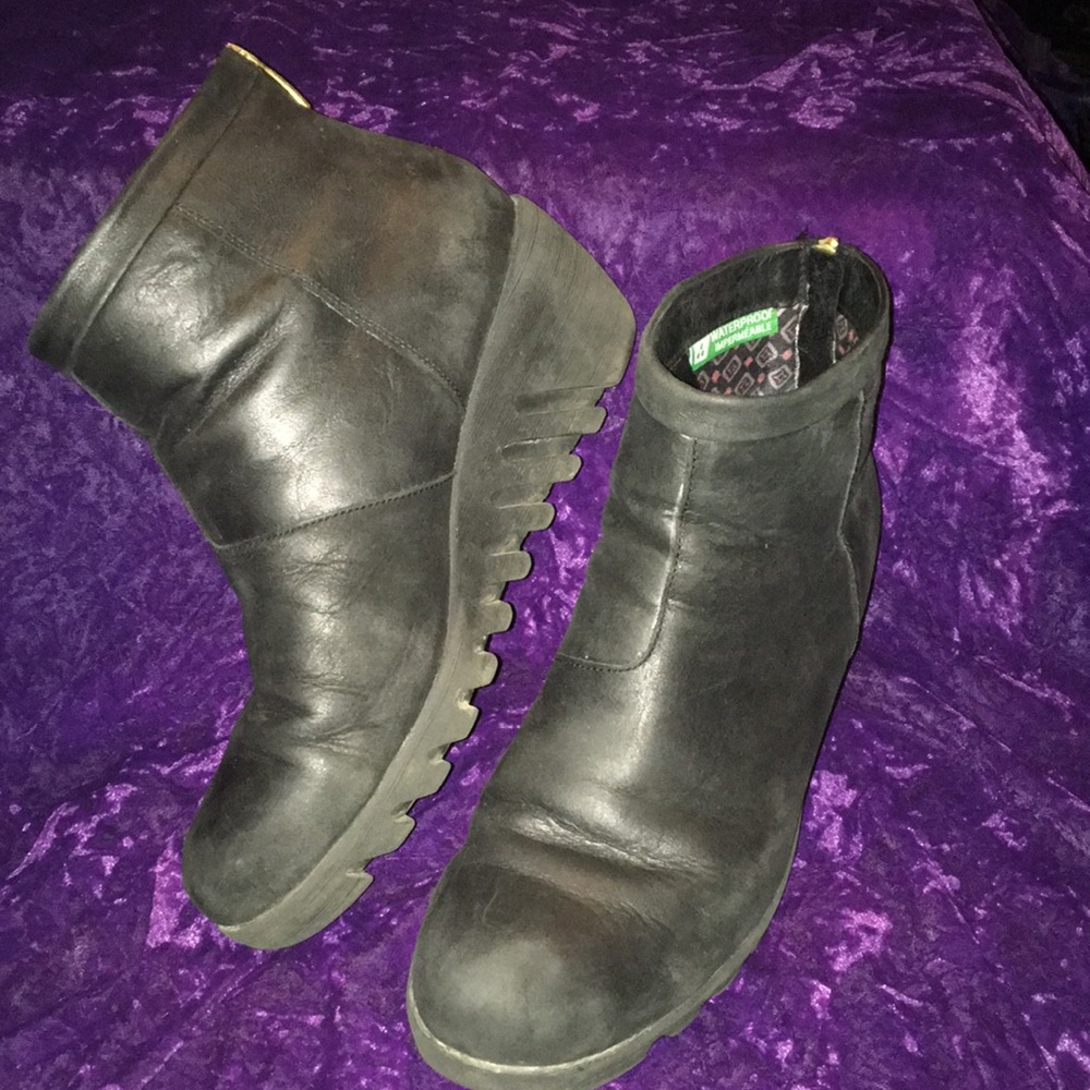Casual all leather waterproof booties